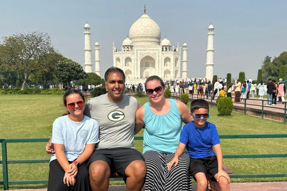 Taj Mahal Sunrise and Agra Fort Tour by Private Car